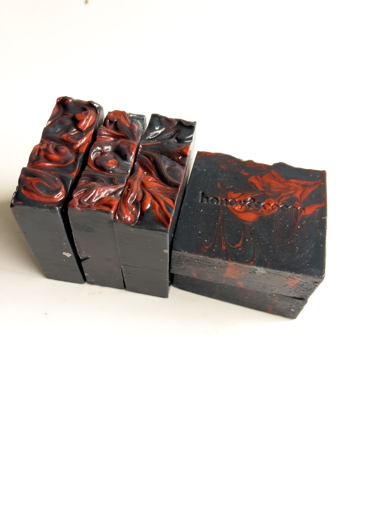 CHARCOAL PATCHOULI with Red Clay